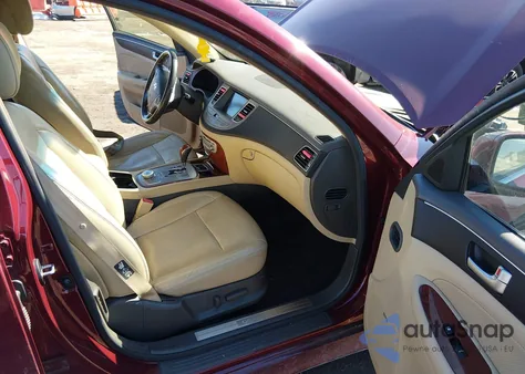 2013 Hyundai Genesis 3.8 z USA, uszkodzony, nr VIN KMHGC4DD8DU232284